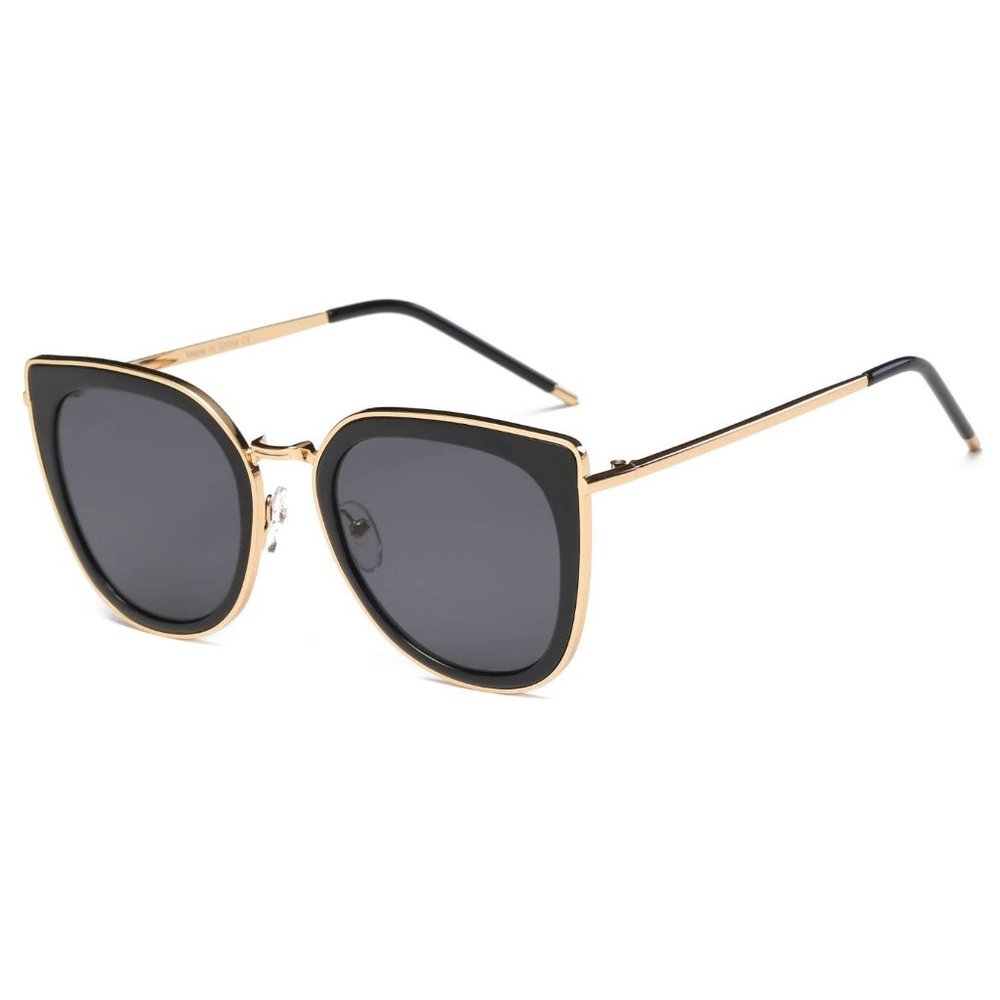 Oversized cat eye sunglasses